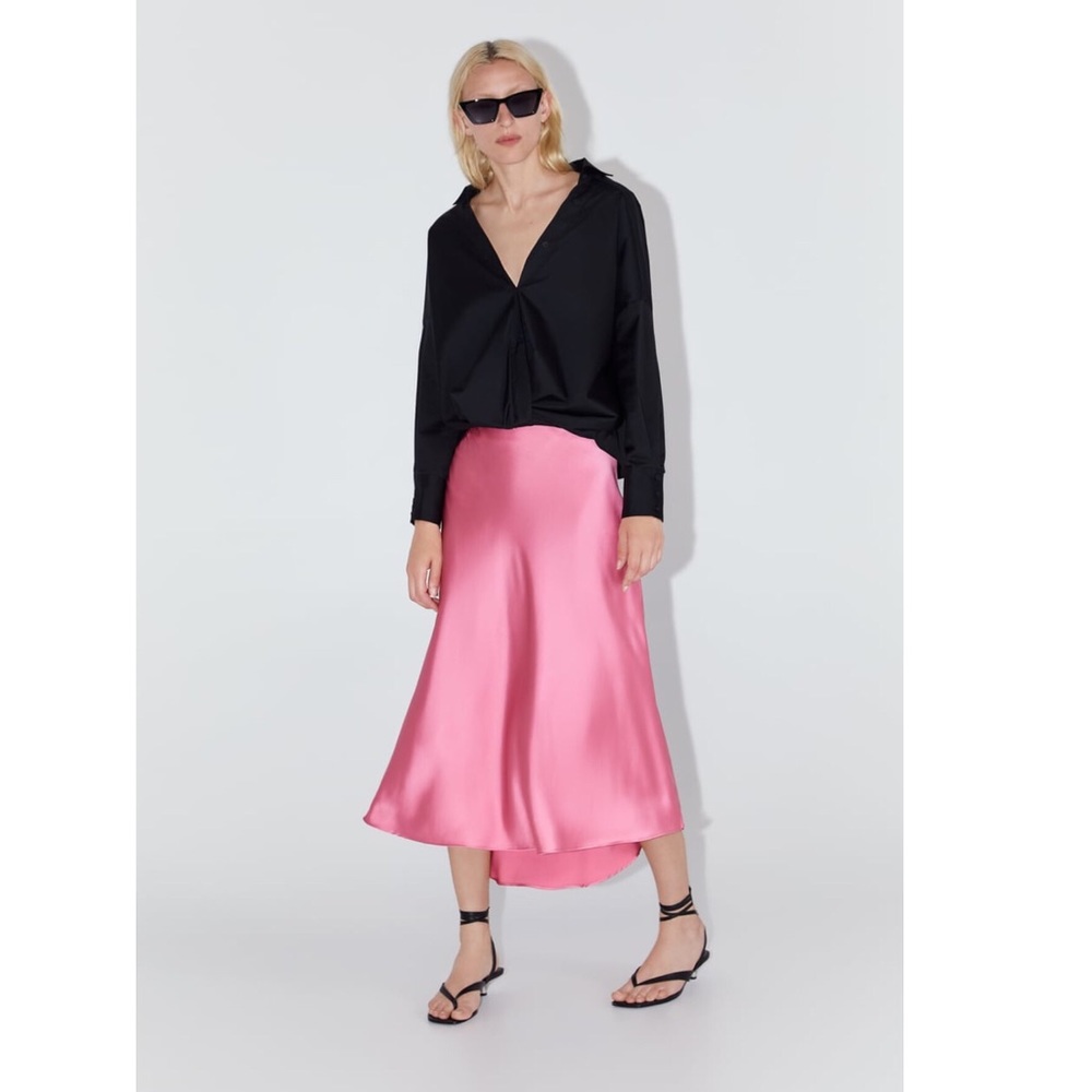❌SOLD❌⚡️⬇️$75 Zara Pink Satin Skirt - Picture 2 of 8
